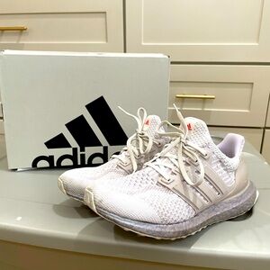 White mesh Adidas Ultraboost 👟